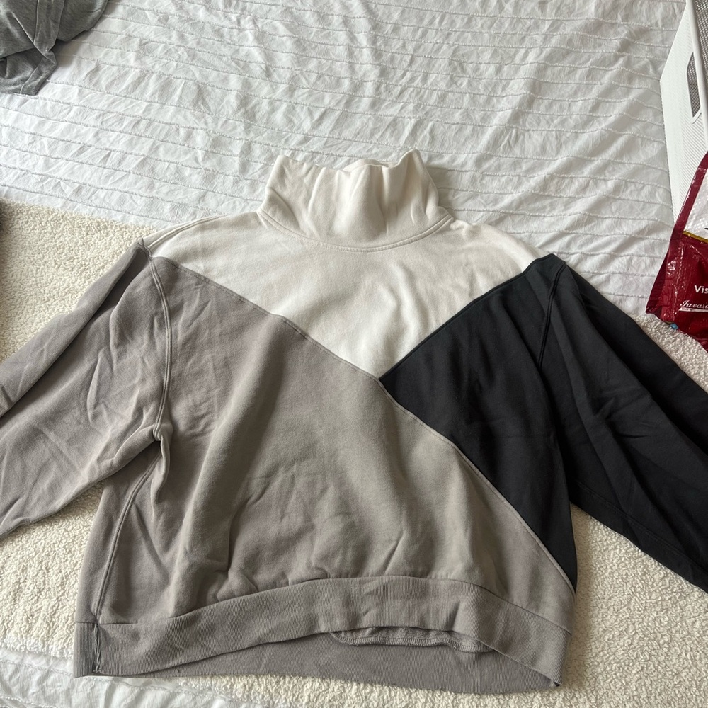 Abercrombie & Fitch Soft White Sweatshirt